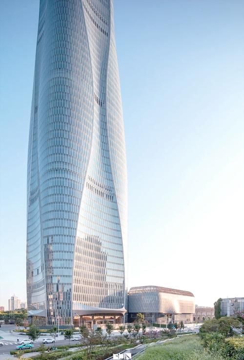 給我一些鋼結(jié)構(gòu)的經(jīng)典案例圖片（給我一些鋼結(jié)構(gòu)的經(jīng)典案例圖片,我?guī)湍阏砹艘恍┙?jīng)典案例）