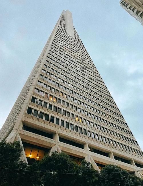 給我一些鋼結(jié)構(gòu)的經(jīng)典案例圖片（給我一些鋼結(jié)構(gòu)的經(jīng)典案例圖片,我?guī)湍阏砹艘恍┙?jīng)典案例）