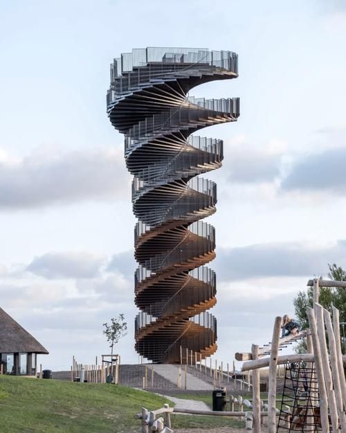 給我一些鋼結(jié)構(gòu)觀景臺(tái)的設(shè)計(jì)圖片（給我一些鋼結(jié)構(gòu)觀景臺(tái)的設(shè)計(jì)圖片,我?guī)湍阏砹艘恍╀摻Y(jié)構(gòu)觀景臺(tái)的設(shè)計(jì)案例）