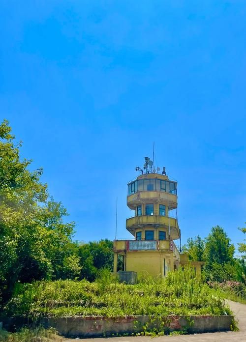 給我一些鋼結(jié)構(gòu)觀景臺(tái)的設(shè)計(jì)圖片（給我一些鋼結(jié)構(gòu)觀景臺(tái)的設(shè)計(jì)圖片,我?guī)湍阏砹艘恍╀摻Y(jié)構(gòu)觀景臺(tái)的設(shè)計(jì)案例）