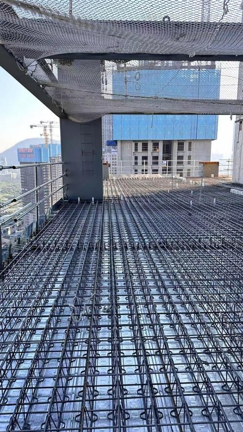 給我一些鋼筋桁架結構施工的圖片（給我一些鋼筋桁架結構施工圖片,我?guī)湍阏伊艘恍╀摻铊旒芙Y構施工的圖片） 行業(yè)新聞 第2張