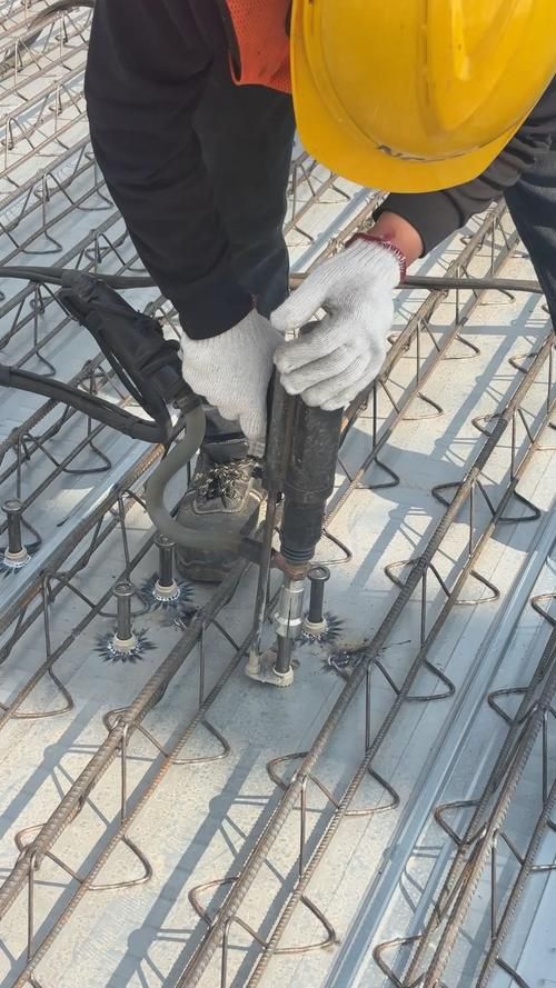 給我一些鋼筋桁架結構施工的圖片（給我一些鋼筋桁架結構施工圖片,我?guī)湍阏伊艘恍╀摻铊旒芙Y構施工的圖片） 行業(yè)新聞 第11張