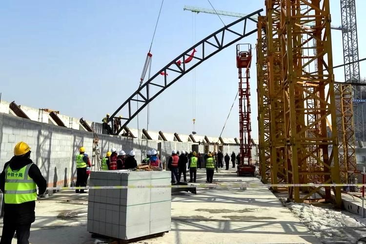 給我一些鋼筋桁架結構施工的圖片（給我一些鋼筋桁架結構施工圖片,我?guī)湍阏伊艘恍╀摻铊旒芙Y構施工的圖片） 行業(yè)新聞 第16張