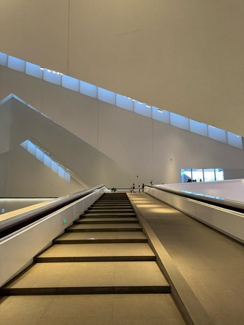 給我一些鋼結構大廳的效果圖示例（給我一些鋼結構大廳的效果圖示例,我?guī)湍阏砹艘恍┌咐托Ч麍D） 行業(yè)新聞 第1張