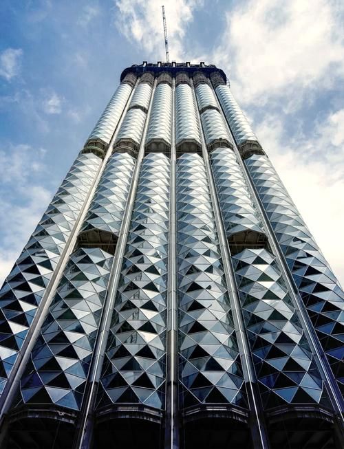 給我一些鋼構(gòu)幕墻的案例圖片（給我一些鋼構(gòu)幕墻的案例圖片共參考2篇資料,我這就給你找?guī)讉€(gè)典型的鋼構(gòu)幕墻案例） 行業(yè)新聞 第1張