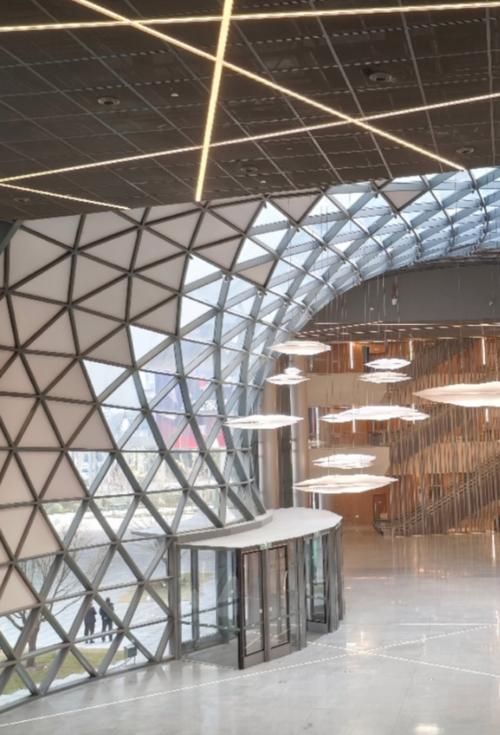 給我一些鋼構(gòu)幕墻的案例圖片（給我一些鋼構(gòu)幕墻的案例圖片共參考2篇資料,我這就給你找?guī)讉€(gè)典型的鋼構(gòu)幕墻案例） 行業(yè)新聞 第21張