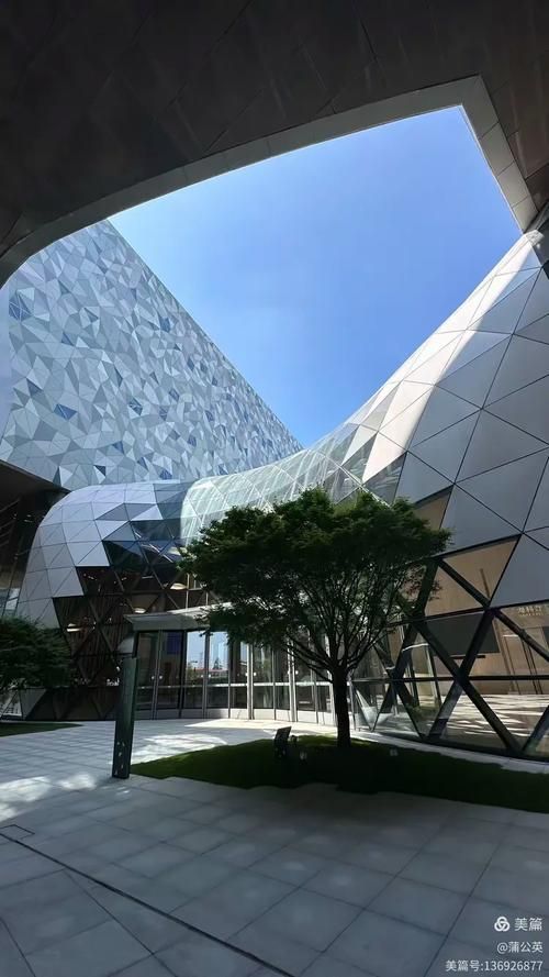 給我一些鋼構(gòu)幕墻的案例圖片（給我一些鋼構(gòu)幕墻的案例圖片共參考2篇資料,我這就給你找?guī)讉€(gè)典型的鋼構(gòu)幕墻案例） 行業(yè)新聞 第24張