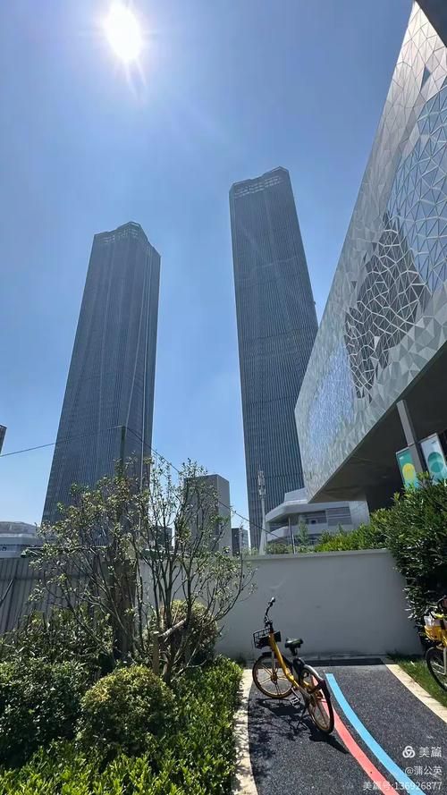 給我一些鋼構(gòu)幕墻的案例圖片（給我一些鋼構(gòu)幕墻的案例圖片共參考2篇資料,我這就給你找?guī)讉€(gè)典型的鋼構(gòu)幕墻案例） 行業(yè)新聞 第34張