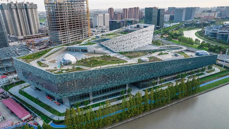 給我一些鋼構(gòu)幕墻的案例圖片（給我一些鋼構(gòu)幕墻的案例圖片共參考2篇資料,我這就給你找?guī)讉€(gè)典型的鋼構(gòu)幕墻案例） 行業(yè)新聞 第39張