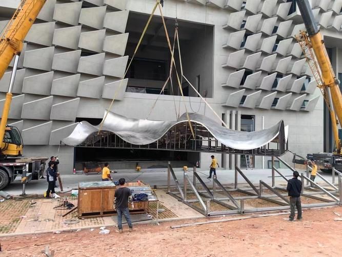 給我一些鋼結(jié)構(gòu)幕墻的圖片（給我一些鋼結(jié)構(gòu)幕墻的圖片共參考4篇）