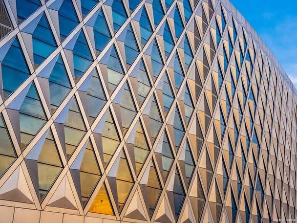 給我一些鋼結(jié)構(gòu)幕墻的圖片（給我一些鋼結(jié)構(gòu)幕墻的圖片共參考4篇）