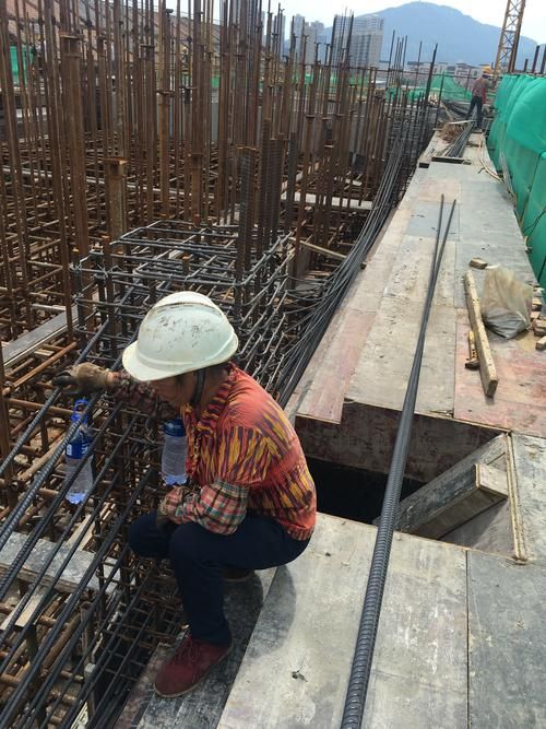 有哪些圖片或案例展示屋面鋼筋綁扎？（屋面鋼筋綁扎的實用圖片和案例展示屋面鋼筋綁扎案例） 行業(yè)新聞 第17張