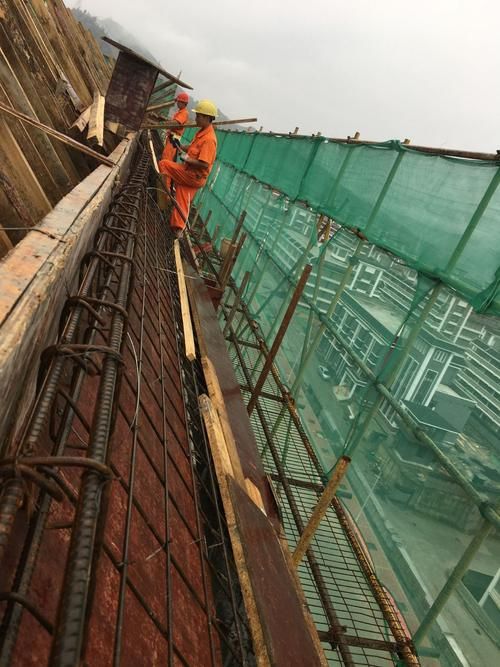 有哪些圖片或案例展示屋面鋼筋綁扎？（屋面鋼筋綁扎的實用圖片和案例展示屋面鋼筋綁扎案例） 行業(yè)新聞 第21張