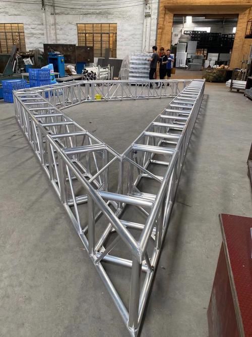 給我一些桁架結(jié)構(gòu)實例圖片