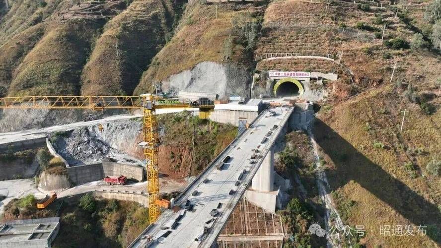 給我一些桁架結(jié)構(gòu)實例圖片