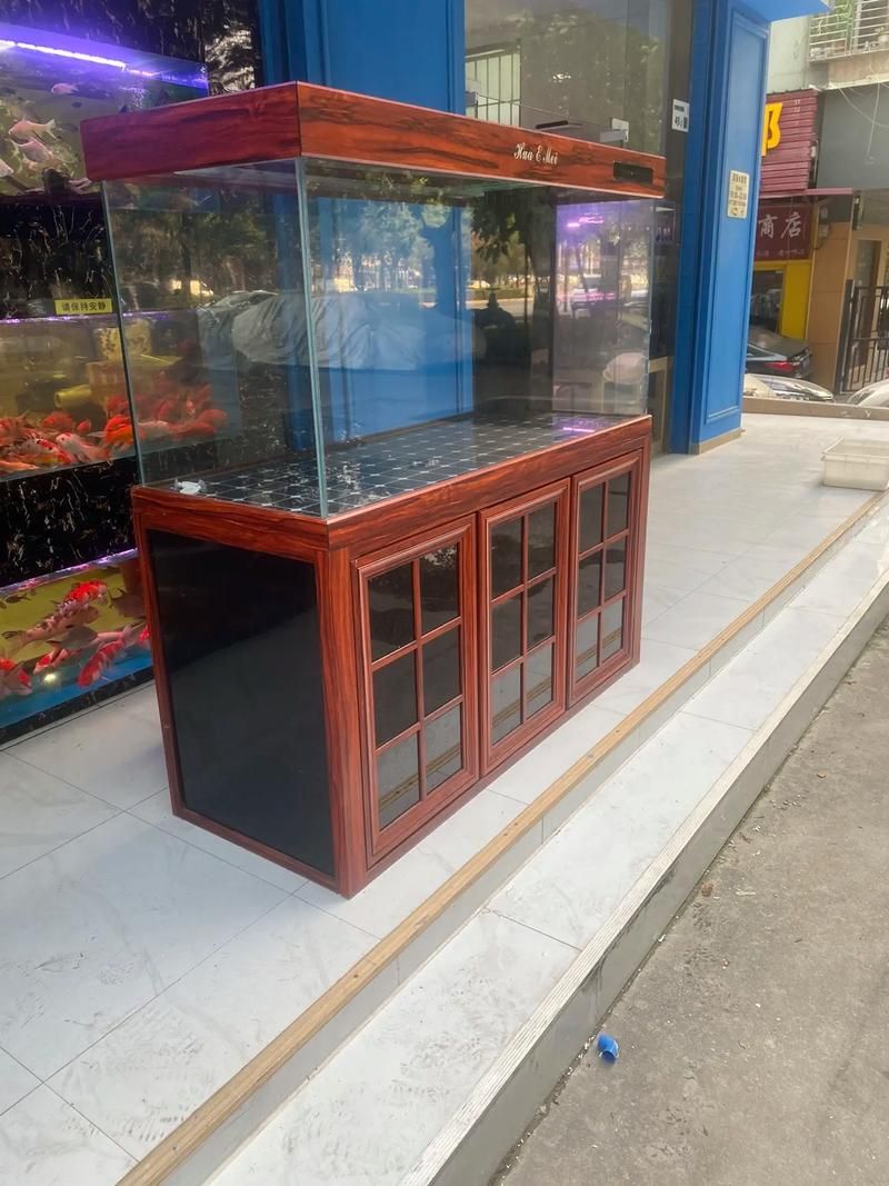 邵陽魚缸批發(fā)市場（邵陽魚缸批發(fā)市場和祥龍魚場品牌營銷是兩個完全不同的領(lǐng)域）