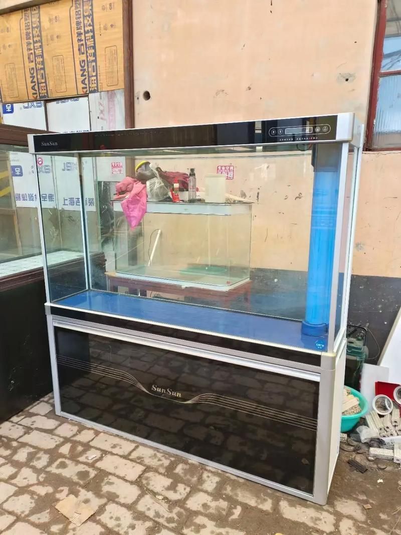 邵陽魚缸批發(fā)市場（邵陽魚缸批發(fā)市場和祥龍魚場品牌營銷是兩個完全不同的領(lǐng)域）