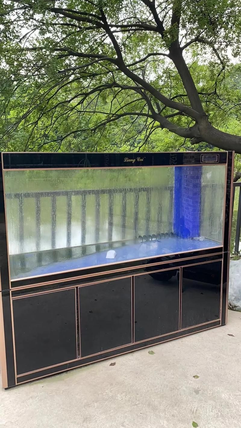 邵陽魚缸批發(fā)市場（邵陽魚缸批發(fā)市場和祥龍魚場品牌營銷是兩個完全不同的領(lǐng)域）