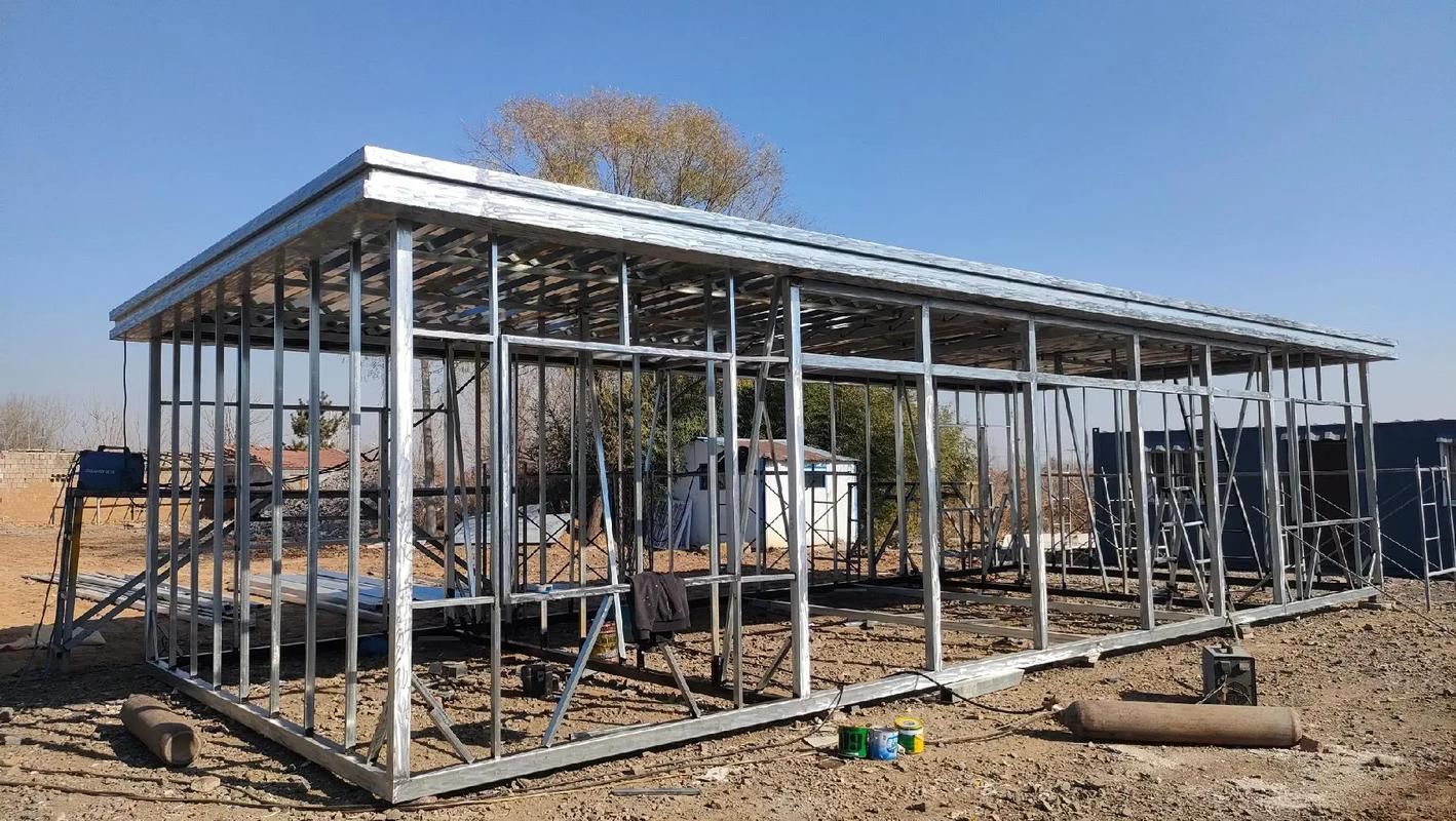 給我一些鋼架結(jié)構(gòu)房的圖片參考（鋼架結(jié)構(gòu)房在設(shè)計靈活性和空間利用率方面表現(xiàn)更優(yōu)） 行業(yè)新聞 第1張