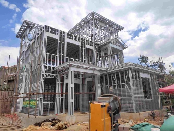 給我一些鋼架結(jié)構(gòu)房的圖片參考（鋼架結(jié)構(gòu)房在設(shè)計靈活性和空間利用率方面表現(xiàn)更優(yōu)） 行業(yè)新聞 第6張