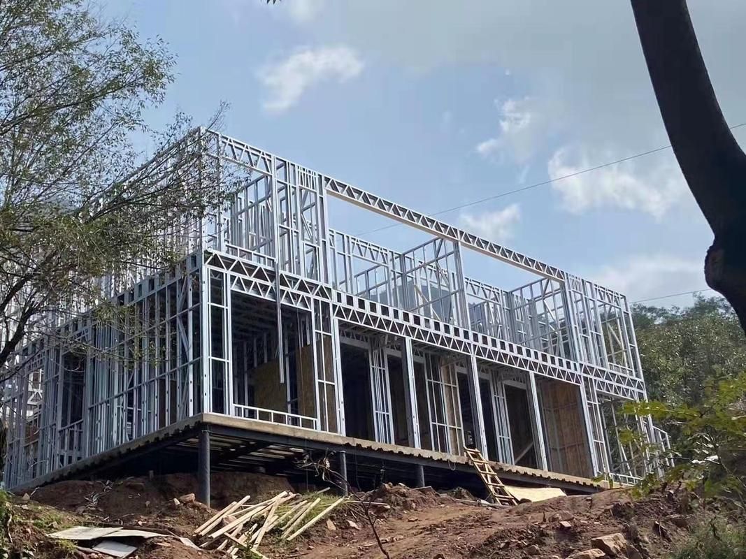 給我一些鋼架結(jié)構(gòu)房的圖片參考（鋼架結(jié)構(gòu)房在設(shè)計靈活性和空間利用率方面表現(xiàn)更優(yōu)） 行業(yè)新聞 第12張