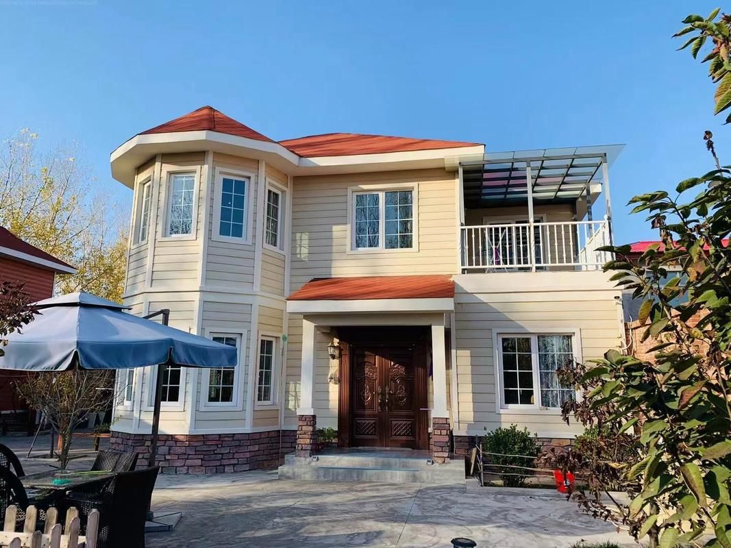 給我一些鋼架結(jié)構(gòu)房的圖片參考（鋼架結(jié)構(gòu)房在設(shè)計靈活性和空間利用率方面表現(xiàn)更優(yōu)） 行業(yè)新聞 第39張