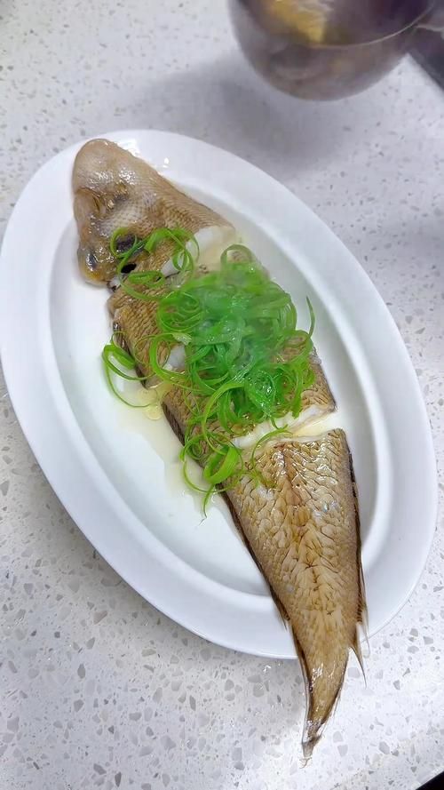 有哪些適合龍魚的配菜圖片，如何烹飪龍魚并搭配配菜？