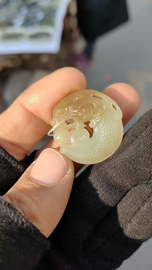 如何辨别龙鱼吊坠的材质，如何辨别龙鱼吊坠