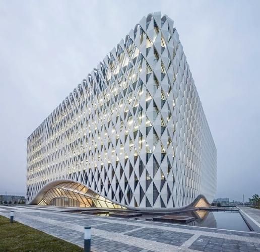 保定能再给我几个国内外的幕墙案例吗？ 行业新闻 第3张