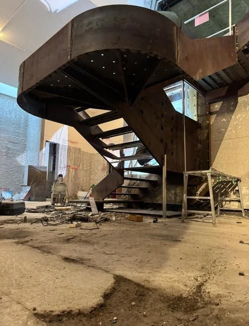 济南市中有哪些知名的钢结构楼梯设计案例 行业新闻 第4张